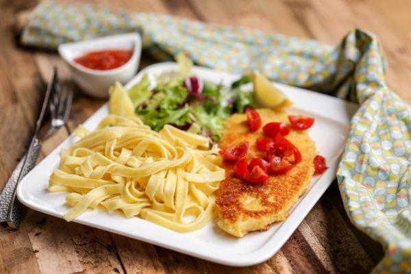 Les pâtes à l'italienne en accompagnement de l'escalope milanaise